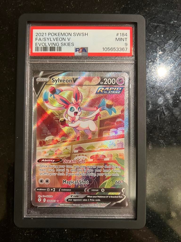Sylveon v 184/203 psa 9, Ophalen of Verzenden, Zo goed als nieuw
