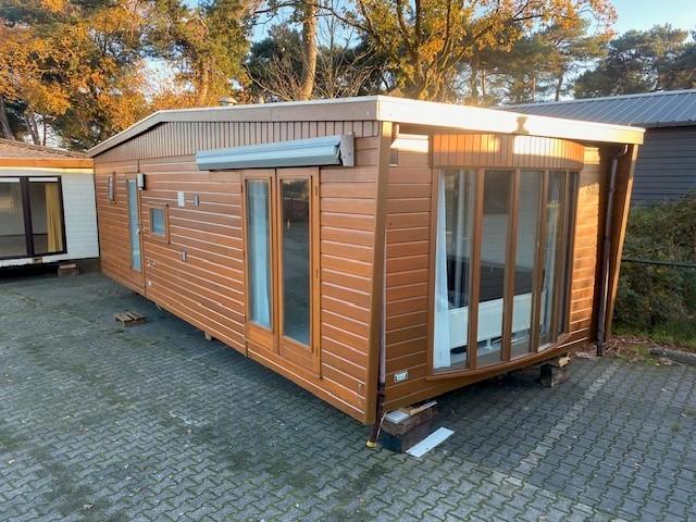 Chalet M36 (9 x 4 meter red cedar), Caravans en Kamperen, Stacaravans, tot en met 2, Ophalen