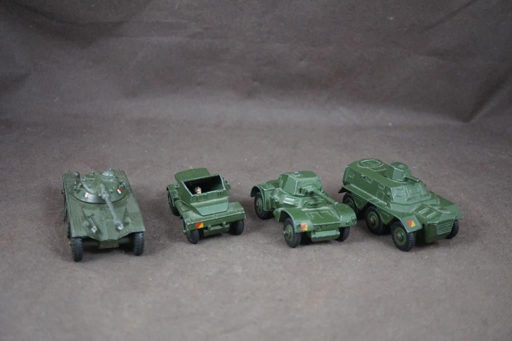 4 Dinky Toys Leger voertuigen (Panhard, scout, ea) vintage, Ophalen of Verzenden