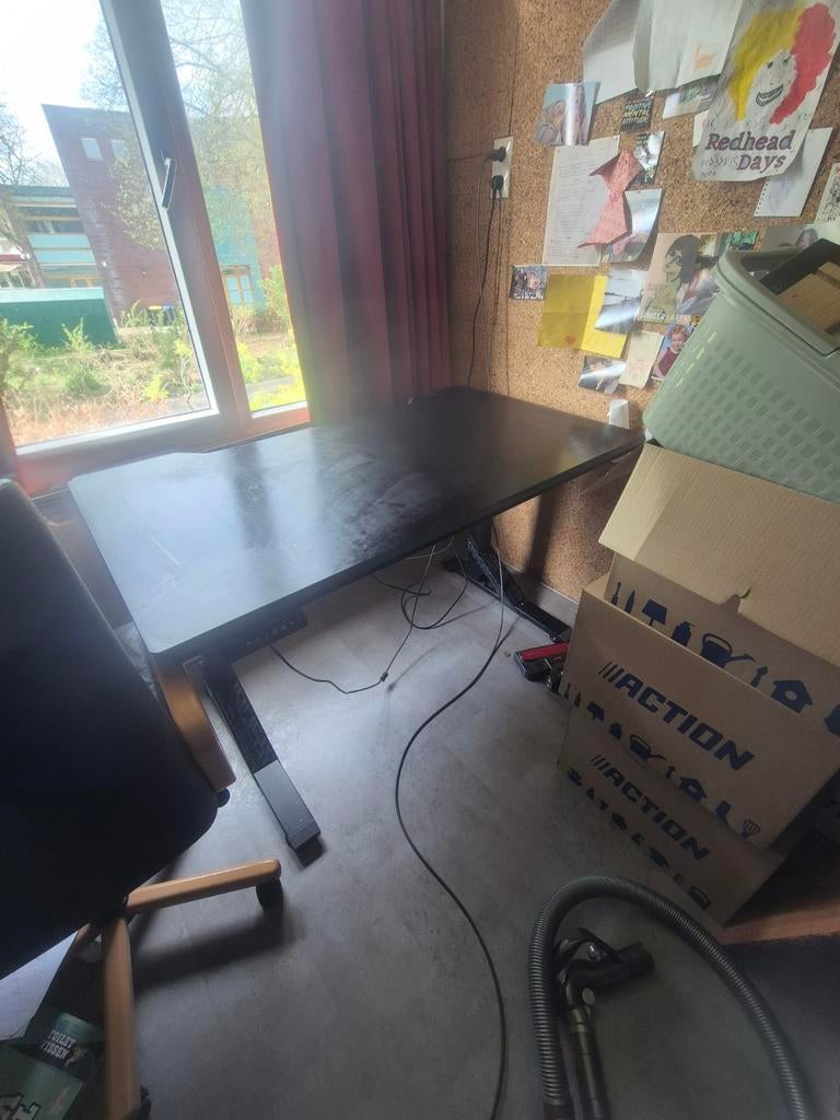 IKEA Gaming Bureau, Ophalen, Zwart, In hoogte verstelbaar, Zo goed als nieuw