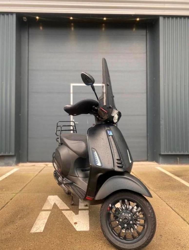 Vespa Sprint 2022 Full Option Inclusief Beenkleed/Handmoffen, Fietsen en Brommers, Scooters | Vespa, Ophalen, Zo goed als nieuw
