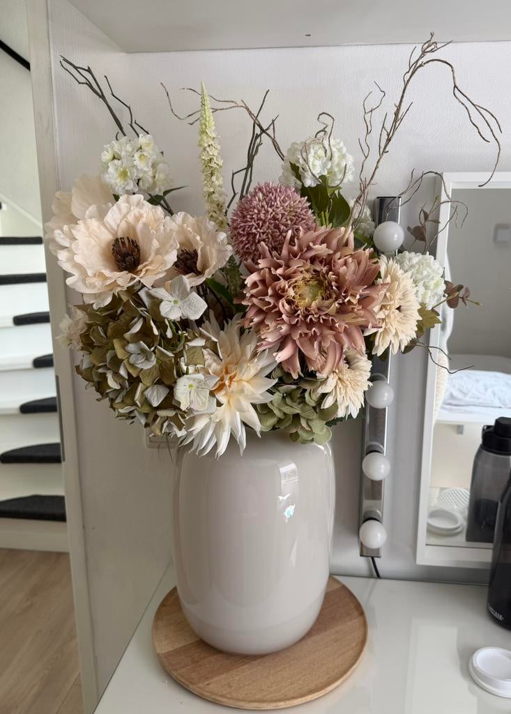 Zijden boeket met vaas, Huis en Inrichting, Woonaccessoires | Droogbloemen, Ophalen of Verzenden, Zo goed als nieuw