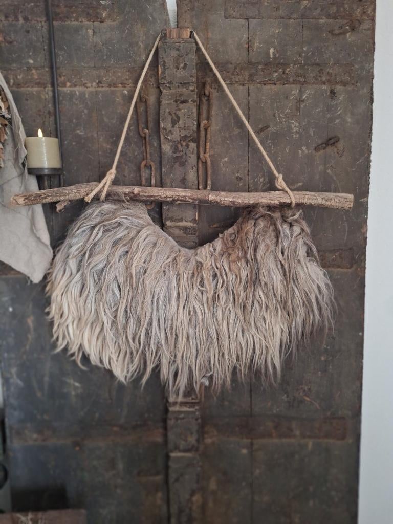 Schapenvacht wandhanger. Sober,  landelijk, Aura peeperkorn, Ophalen of Verzenden