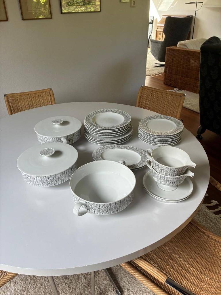 Rosenthal Servies Lijn Secunda, Huis en Inrichting, Keuken | Servies, Zo goed als nieuw, Bord(en), Overige stijlen, Porselein