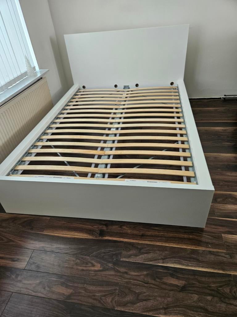 IKEA MALM BED 140 X 200 CM+2 LADES+ IKEA OPROLBAAR BODEMS, Huis en Inrichting, Slaapkamer | Bedden, Ophalen, Wit, Tweepersoons