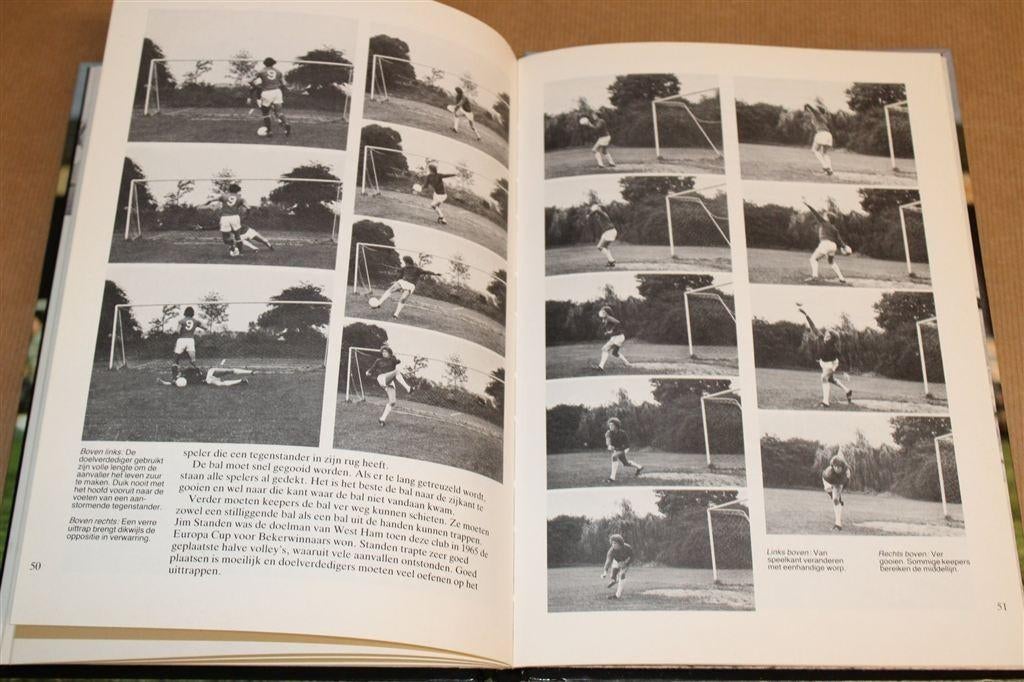 Voetbal [1985] — Technieken, Tactiek & Meer!, Boeken, Ophalen of Verzenden, Gelezen, Watersport en Hengelsport