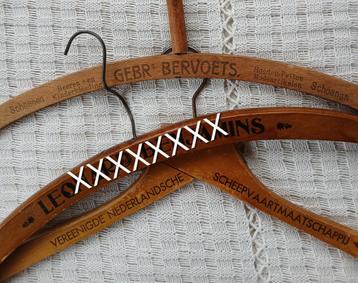 oude kleerhangers VNS  Bervoets  beschikbaar voor biedingen