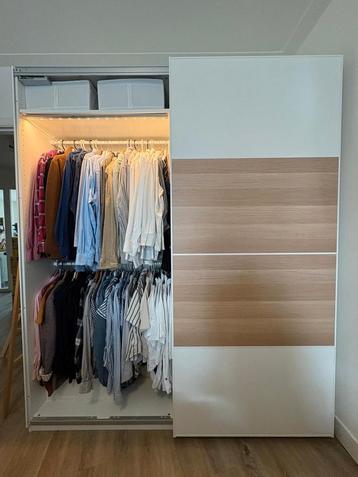 Large IKEA PAX wardrobe with lighting beschikbaar voor biedingen
