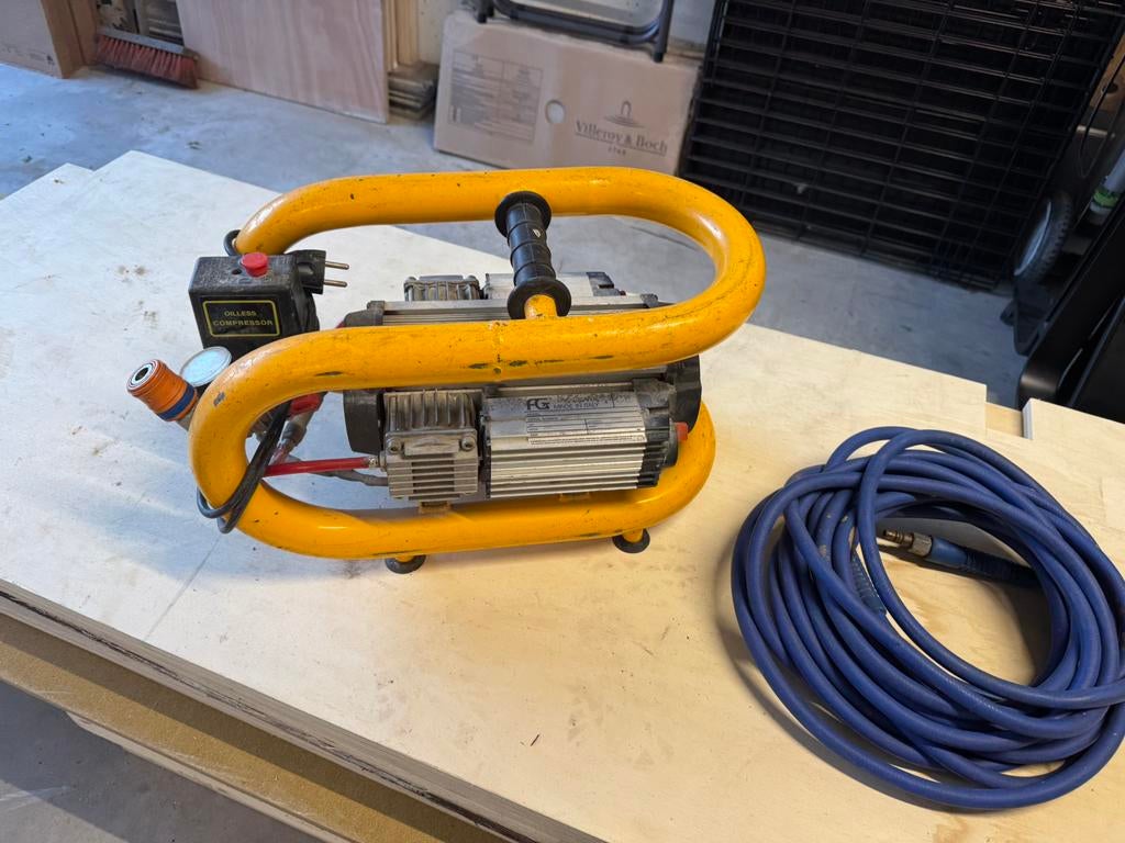Compressor twee zuigers alumi behuizing.merk FG., Doe-het-zelf en Verbouw, Compressors, Ophalen, Gebruikt, 6 tot 10 bar, Minder dan 200 liter/min