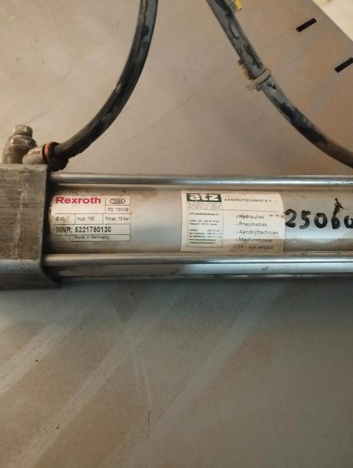 Hydrolisch lucht cilinder, Doe-het-zelf en Verbouw, Overige Doe-het-zelf en Verbouw, Gebruikt, Ophalen