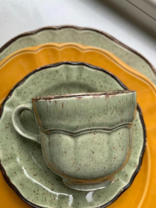 pagnossin bord / dinerbord + kop en schotel, groen en oker +, Huis en Inrichting, Keuken | Servies, Aardewerk, Ophalen of Verzenden