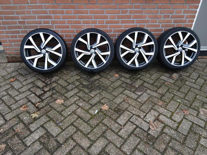 Set Brescia lichtmetalen velgen, Auto-onderdelen, Banden en Velgen, Velg(en), Zomerbanden, 18 inch, 215 mm, Ophalen