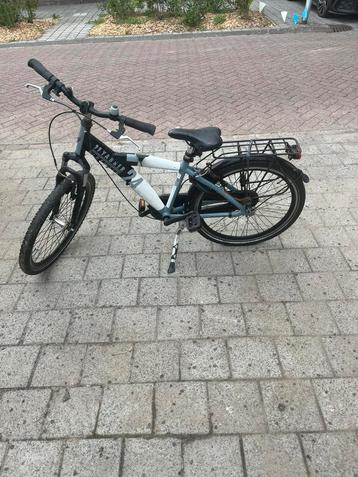 Fiets stoer jongens beschikbaar voor biedingen