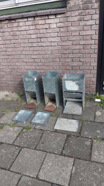 Trapbak kippen,  trapsysteem Kippenvoerbak beschikbaar voor biedingen
