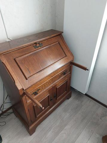 Eiken kleurige secretaire beschikbaar voor biedingen