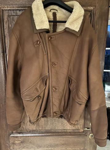 Mouton herenjas, bruin,vervaardigd van hoogwaardig lamspels beschikbaar voor biedingen