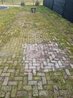 35 m2 betonklinkers en 22 banden 12x25x100, Ophalen, Gebruikt, Beton, Klinkers