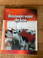 Bouwen voor de koe, Boeken, Dieren en Huisdieren, Ophalen, Zo goed als nieuw, Vee
