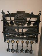 Tinnen Lepelrek met Borden en Lepels, Ophalen