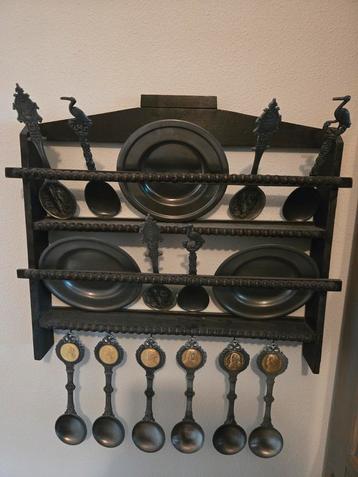 Tinnen Lepelrek met Borden en Lepels beschikbaar voor biedingen