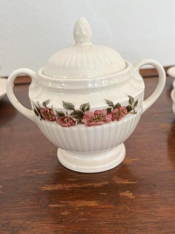 Wedgwood Briar Rose suikerpot kopjes asbak neutr. kandelaar beschikbaar voor biedingen