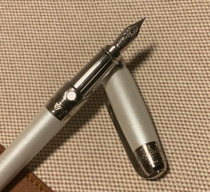 S.T. Dupont Shaman Limited Edition – 18K Gold Fountain Pen, Verzamelen, Pennenverzamelingen, Gebruikt, Vulpen, Overige merken