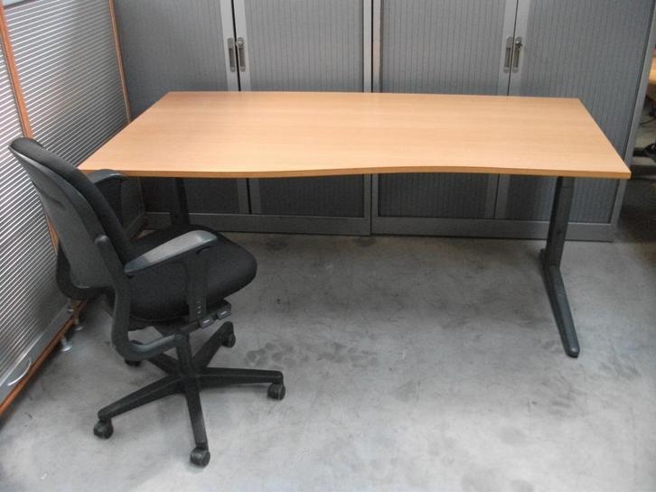 Diverse bureaus, Huis en Inrichting, Bureaus, Gebruikt, Bureau, In hoogte verstelbaar, Ophalen