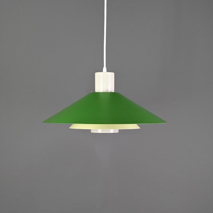 Groene Trapez Hanglamp – Nordisk Solar | Deens Design, Huis en Inrichting, Lampen | Hanglampen, Zo goed als nieuw, 75 cm of meer