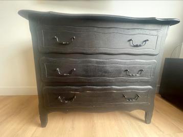 Brocante zwarte ladekast beschikbaar voor biedingen