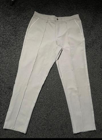 Nieuwe heren pantalon beschikbaar voor biedingen