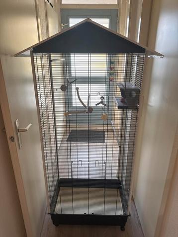 Vogelkooi beschikbaar voor biedingen