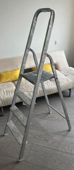 Degelijke huishoudtrap, 4 treden, werkhoogte 88cm, Doe-het-zelf en Verbouw, Ladders en Trappen, Ophalen, Gebruikt, Trap, Opvouwbaar of Inschuifbaar