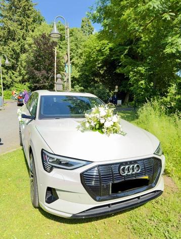 Trouwauto met Chauffeur! Laat je in rijden in stijl!  beschikbaar voor biedingen