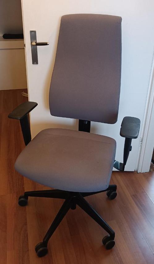 Grijze Interstuhl draaistoel voor lange gebruikers, Huis en Inrichting, Bureaustoelen, Gebruikt, Bureaustoel, Grijs, Ergonomisch