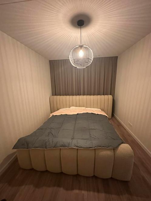 Bed 210x180, Huis en Inrichting, Slaapkamer | Boxsprings, Zo goed als nieuw, 200 cm, Tweepersoons, Ophalen