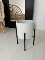 Bloempot wit op standaard zwart intratuin, Ophalen of Verzenden, Zo goed als nieuw, Rond, Minder dan 30 cm