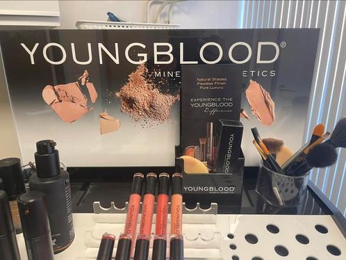 Partij Youngblood make-up incl display en testers, Sieraden, Tassen en Uiterlijk, Uiterlijk | Cosmetica en Make-up, Gebruikt, Gehele gezicht