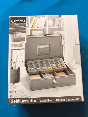 Geldkassette cashbox kassakluis spaarpot nieuw in doos beschikbaar voor biedingen