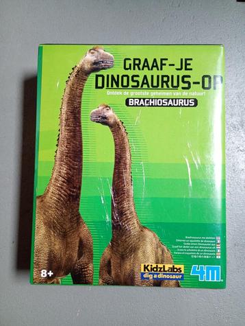 Graaf Je Dinosaurus Op Brachiosaurus Skelet beschikbaar voor biedingen