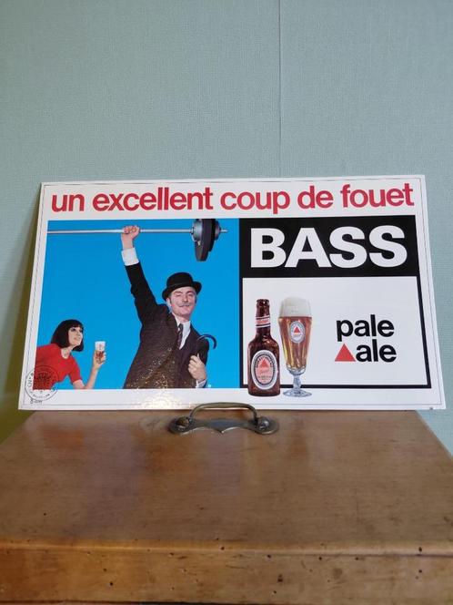 Vintage kartonnen reclamebord bier BASS pale ale 1967, Verzamelen, Biermerken, Gebruikt, Reclamebord, Plaat of Schild, Overige merken