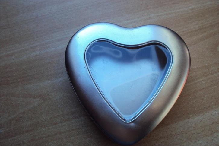 blikken trommeltje / hartvorm Huwelijk presentie / cadeau, Hobby en Vrije tijd, Feestartikelen, Gebruikt, Feestartikel, Geboorte of Huwelijk