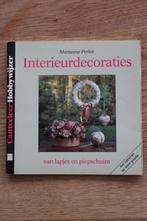 Hobbyboek 'Interieurdecoraties - van lapjes en piepschuim', Boeken, Zo goed als nieuw, Scrapbooking en Knutselen, Geschikt voor kinderen