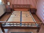 Houten bedframe 160x200 met lattenbodems en 2 nachtkastjes, Ophalen, Gebruikt, Bruin, Klassiek