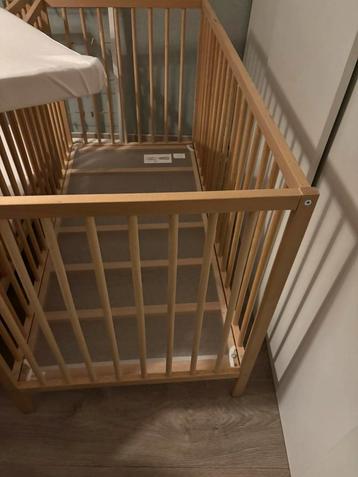 Ikea ledikant met matras beschikbaar voor biedingen