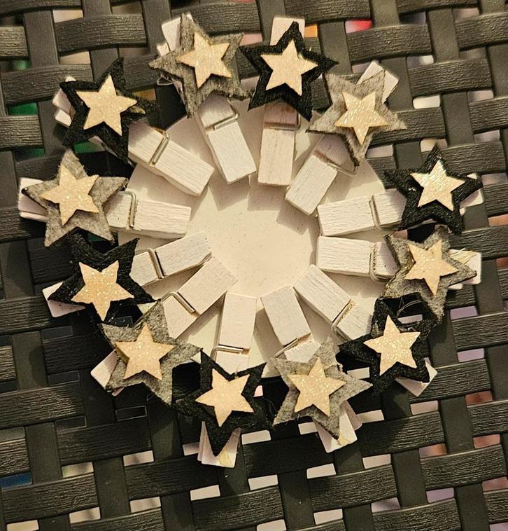 12x Mini knijpers sterretjes, voor 't ophangen van kaarten, Diversen, Kerst, Nieuw, Ophalen of Verzenden