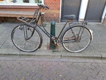 Te koop een antieke  Batavus oma fiets beschikbaar voor biedingen