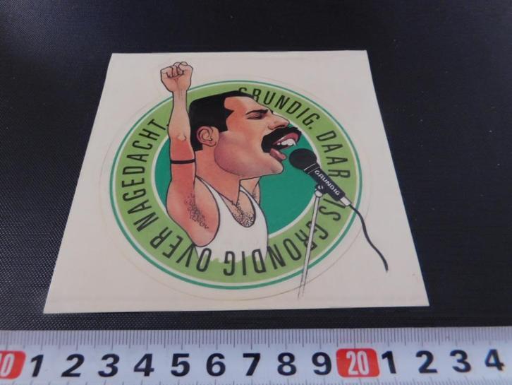 sticker strip karikatuur FREDDY MERCURY - grundig, Verzamelen, Stickers, Zo goed als nieuw, Bedrijf of Vereniging, Ophalen