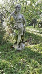 mooi oud tuinbeeld met ouderdoms patina diana godin, Beton, Gebruikt, Mensenbeeld, Ophalen