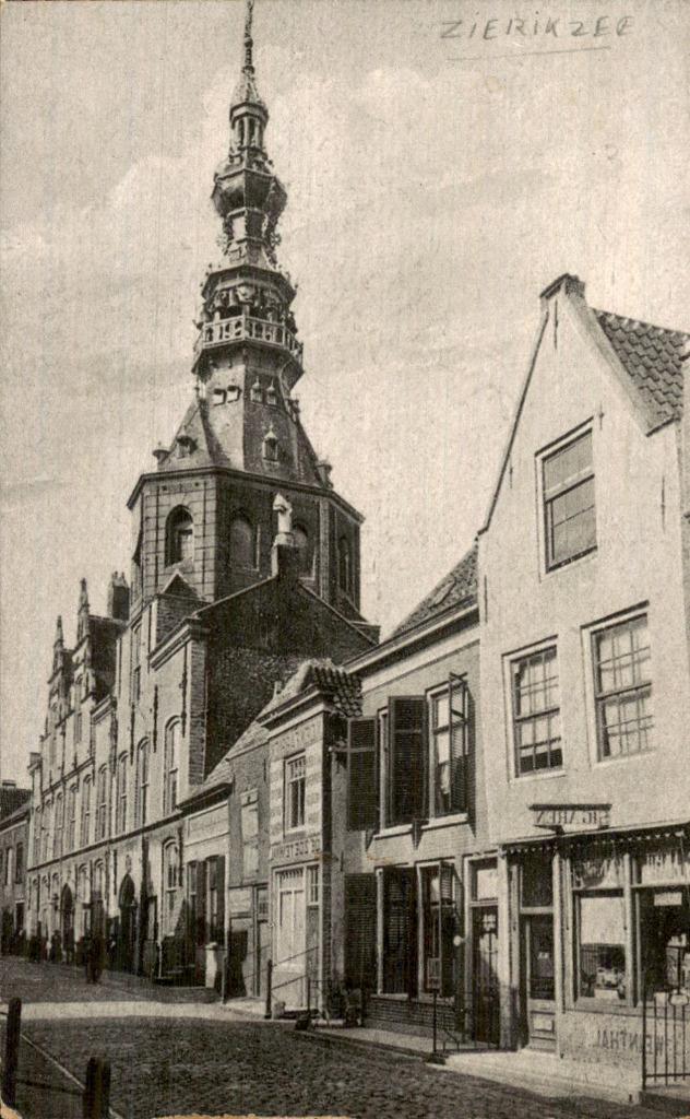 Ziekikzee - Stadhuis, Verzamelen, Ansichtkaarten | Nederland, Gelopen, Zeeland, Voor 1920, Ophalen of Verzenden