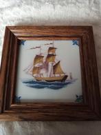 Vintage houten lijstje met Makkumer tegel schip, Ophalen of Verzenden